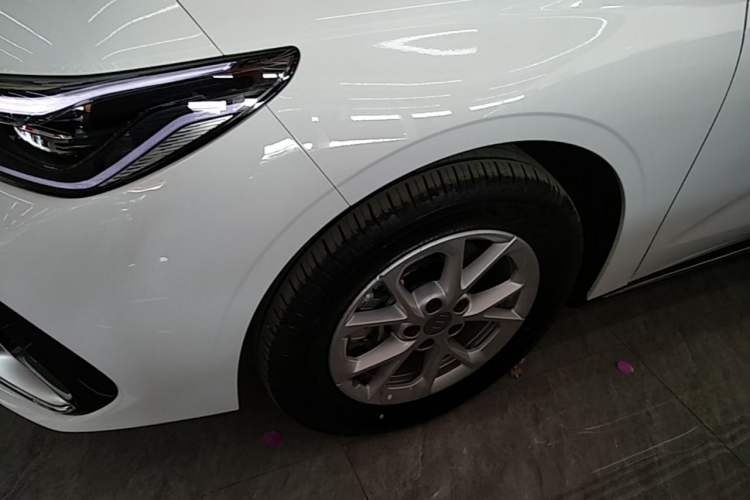 Used Geely Galaxy Stellar 6 2026 Model 125km Long-range Edition Left Front Wheel Hub