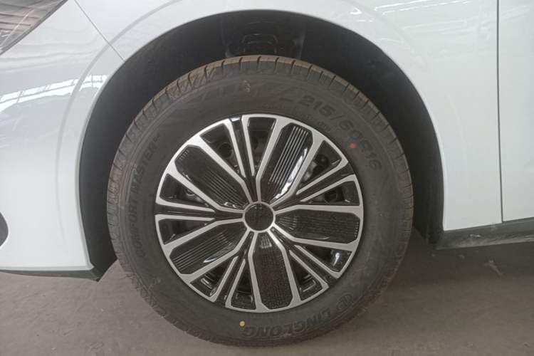 Used Geely Galaxy Stellar 6 2026 Model 125km Free-Style Edition Left Front Wheel Hub