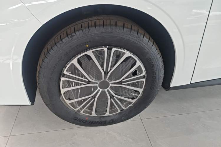 Used Geely Galaxy Stellar 6 2026 Model 60km Free-Style Edition Left Front Wheel Hub