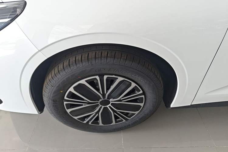 Used Geely Galaxy Stellar 6 2026 Model 60km Sailing Edition Left Front Wheel Hub