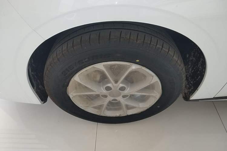 Used Geely Galaxy Stellar 6 2026 Model 125km Long-range Edition Left Front Wheel Hub