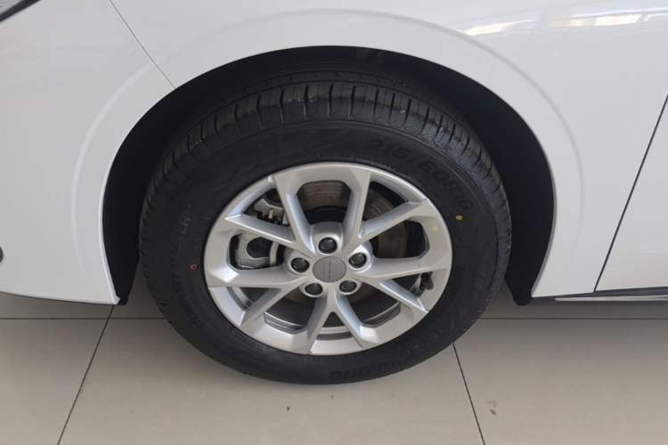 Used Geely Galaxy Stellar 6 2026 Model 125km Long-range Edition Left Front Wheel Hub