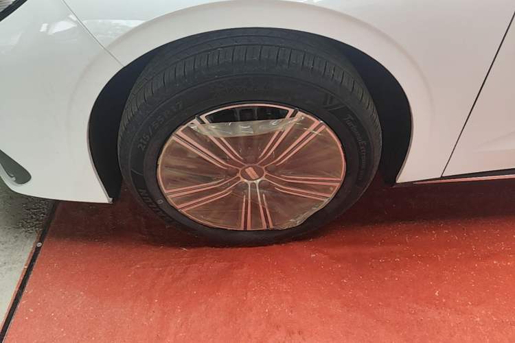 Used Geely Galaxy Stellar 6 2026 Model 125km Exploration+ Edition Left Front Wheel Hub