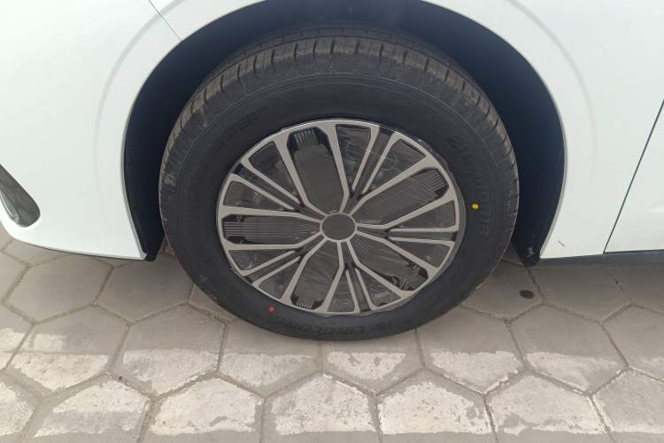 Used Geely Galaxy Stellar 6 2026 Model 60km Sailing Edition Left Front Wheel Hub