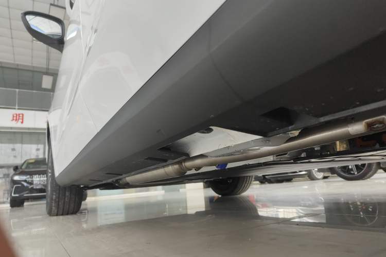 Used Geely Galaxy Stellar 6 2026 Model 125km Free-Style Edition Left Side Sill