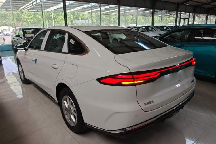 Used Geely Galaxy Stellar 6 2026 Model 125km Long-range Edition Rear Left 45 Deg