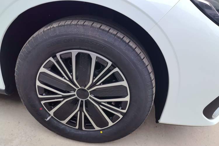 Used Geely Galaxy Stellar 6 2026 Model 125km Free-Style Edition Right Front Wheel Hub