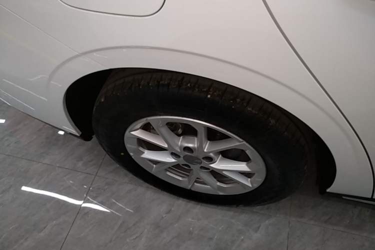 Used Geely Galaxy Stellar 6 2026 Model 125km Long-range Edition Right Rear Wheel Hub