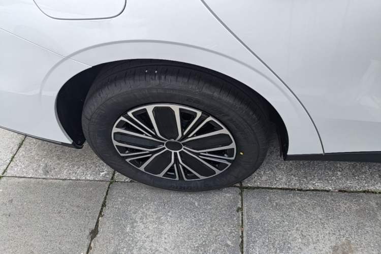 Used Geely Galaxy Stellar 6 2026 Model 60km Sailing Edition Right Rear Wheel Hub