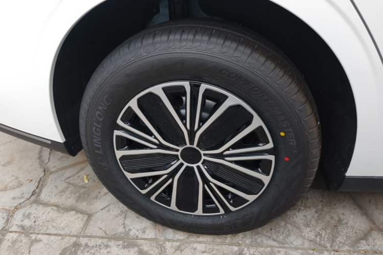 Used Geely Galaxy Stellar 6 2026 Model 125km Free-Style Edition Right Rear Wheel Hub