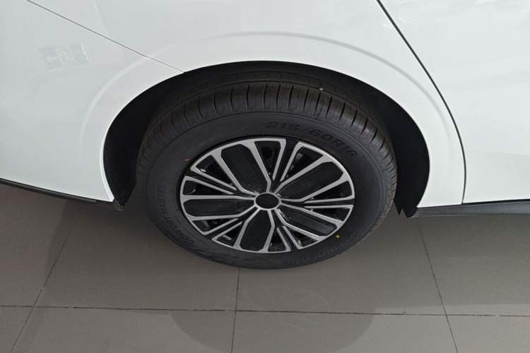 Used Geely Galaxy Stellar 6 2026 Model 60km Sailing Edition Right Rear Wheel Hub