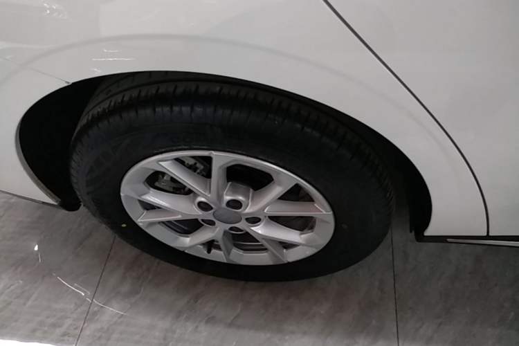 Used Geely Galaxy Stellar 6 2026 Model 125km Long-range Edition Right Rear Wheel Hub