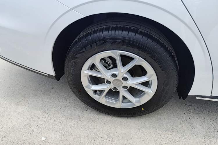 Used Geely Galaxy Stellar 6 2026 Model 60km Exploration Edition Right Rear Wheel Hub