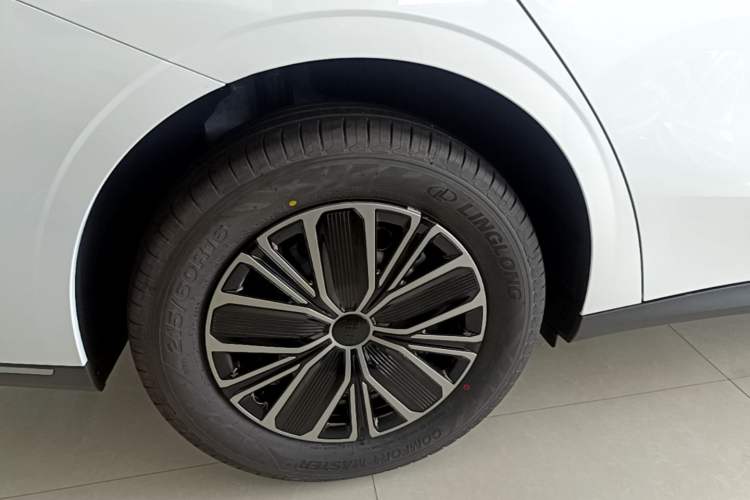 Used Geely Galaxy Stellar 6 2026 Model 125km Free-Style Edition Right Rear Wheel Hub