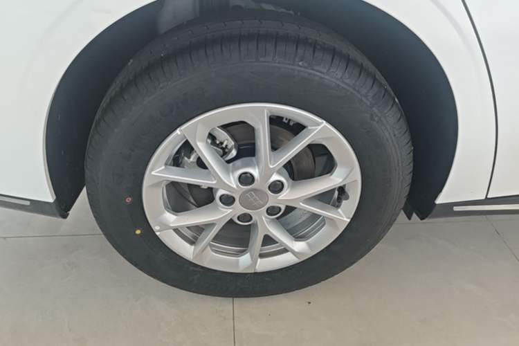 Used Geely Galaxy Stellar 6 2026 Model 125km Long-range Edition Right Rear Wheel Hub