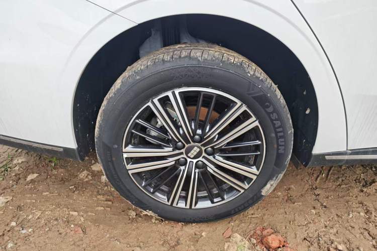 Used Geely Galaxy Stellar 6 2026 Model 125km Exploration+ Edition Right Rear Wheel Hub