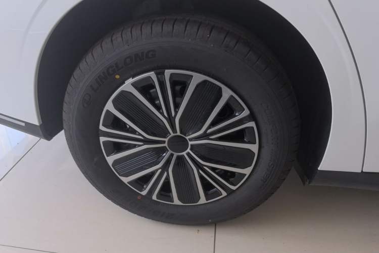 Used Geely Galaxy Stellar 6 2026 Model 125km Free-Style Edition Right Rear Wheel Hub