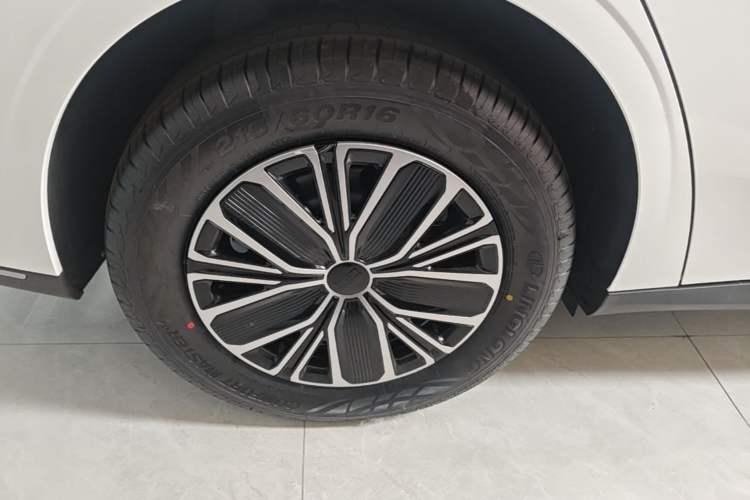 Used Geely Galaxy Stellar 6 2026 Model 60km Free-Style Edition Right Rear Wheel Hub