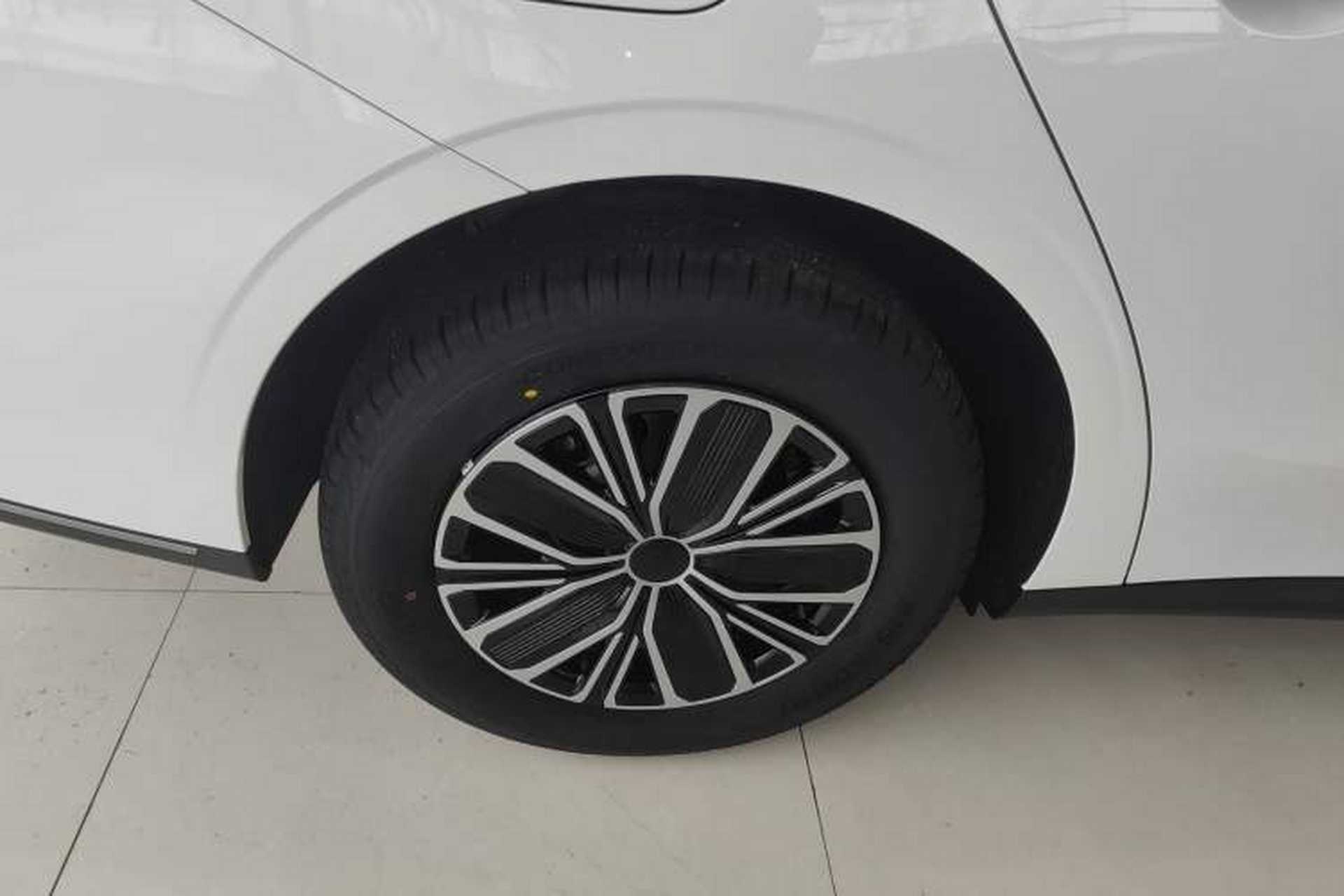 Used Geely Galaxy Stellar 6 2026 Model 125km Free-Style Edition Right Rear Wheel Hub