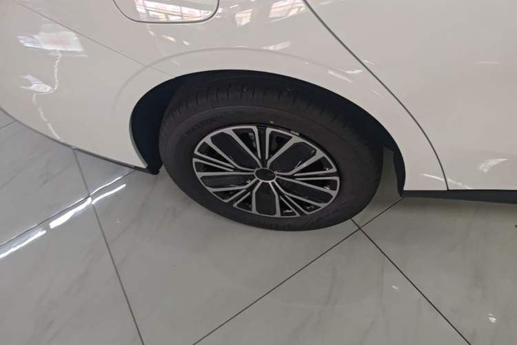 Used Geely Galaxy Stellar 6 2026 Model 125km Free-Style Edition Right Rear Wheel Hub