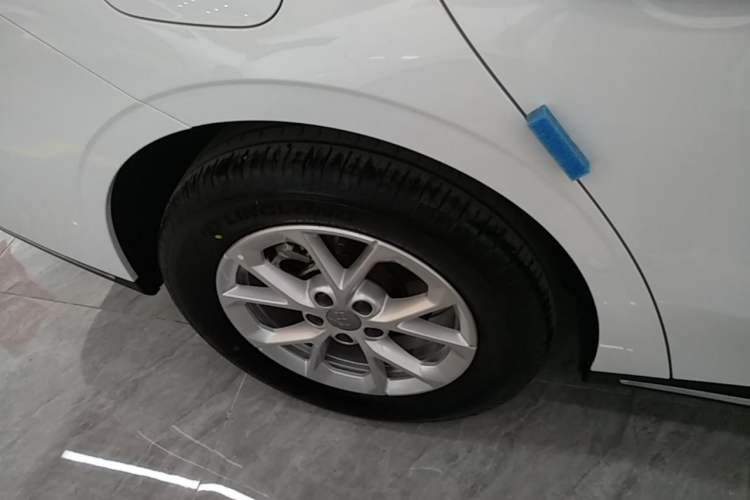 Used Geely Galaxy Stellar 6 2026 Model 125km Long-range Edition Right Rear Wheel Hub