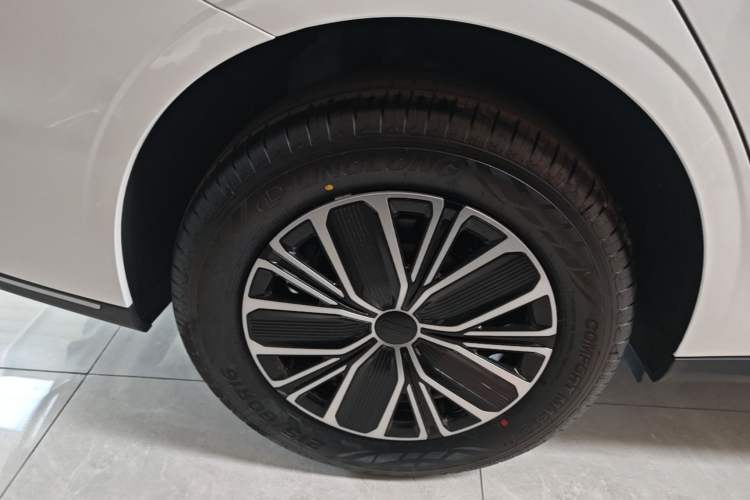 Used Geely Galaxy Stellar 6 2026 Model 60km Free-Style Edition Right Rear Wheel Hub
