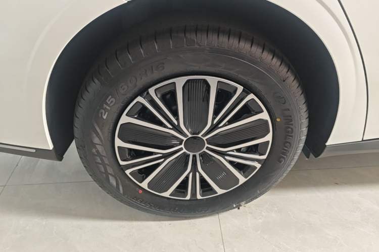 Used Geely Galaxy Stellar 6 2026 Model 60km Free-Style Edition Right Rear Wheel Hub