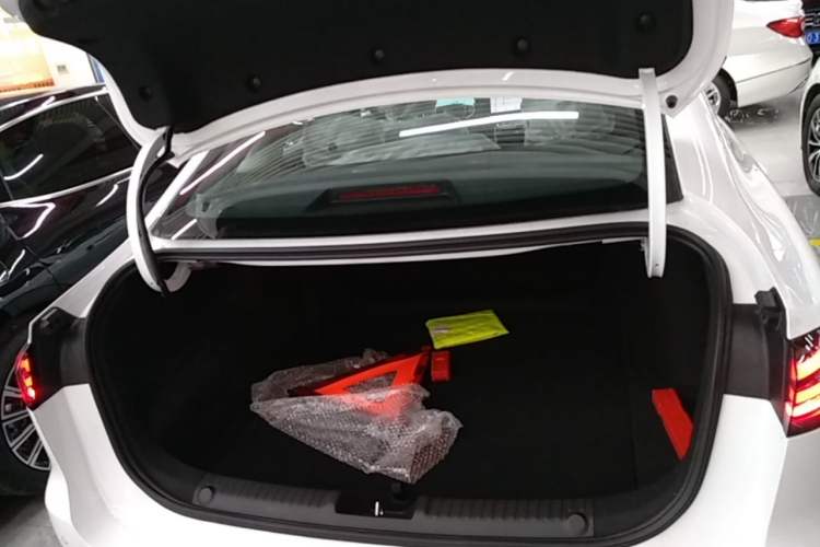 Used Geely Galaxy Stellar 6 2026 Model 125km Long-range Edition Trunk