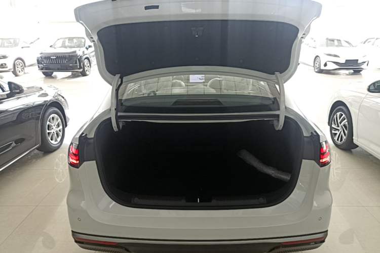 Used Geely Galaxy Stellar 6 2026 Model 125km Free-Style Edition Trunk