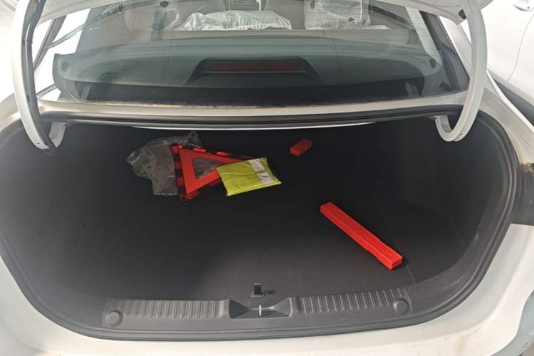 Used Geely Galaxy Stellar 6 2026 Model 125km Long-range Edition Trunk
