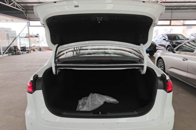 Used Geely Galaxy Stellar 6 2026 Model 125km Free-Style Edition Trunk