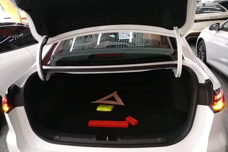 Used Geely Galaxy Stellar 6 2026 Model 125km Long-range Edition Trunk