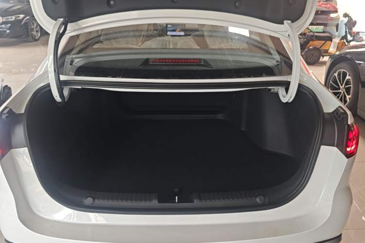 Used Geely Galaxy Stellar 6 2026 Model 60km Free-Style Edition Trunk
