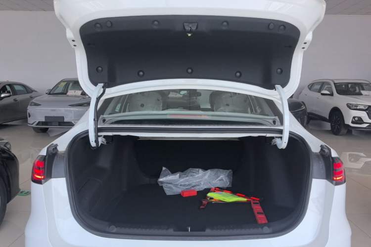 Used Geely Galaxy Stellar 6 2026 Model 125km Long-range Edition Trunk