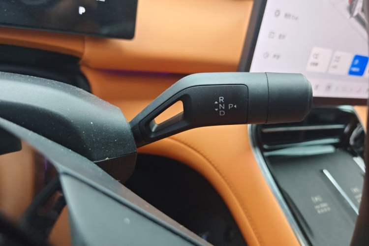 Used Geely Galaxy V900 2026 Model 1220 Four-Wheel Drive Max Edition Gear Lever