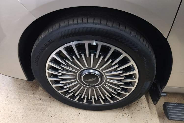Used Geely Galaxy V900 2026 Model Jin Hui Collection Edition Left Front Wheel Hub