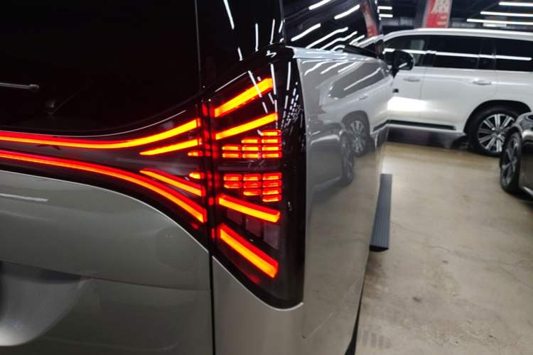 Used Geely Galaxy V900 2026 Model Jin Hui Collection Edition Right Rear Taillight
