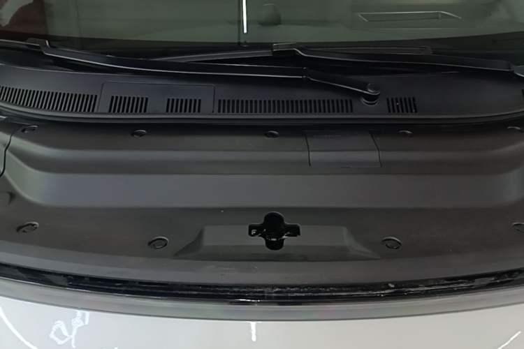 Used Geely Galaxy V900 2026 Model 1220 Four-Wheel Drive Max Edition Engine Bay