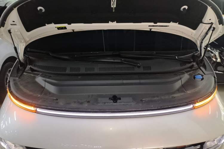 Used Geely Galaxy V900 2026 Model 1220 Four-Wheel Drive Max Edition Engine Bay