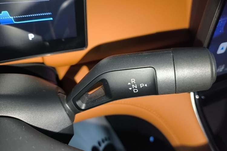 Used Geely Galaxy V900 2026 Model 1220 Four-Wheel Drive Max Edition Gear Lever