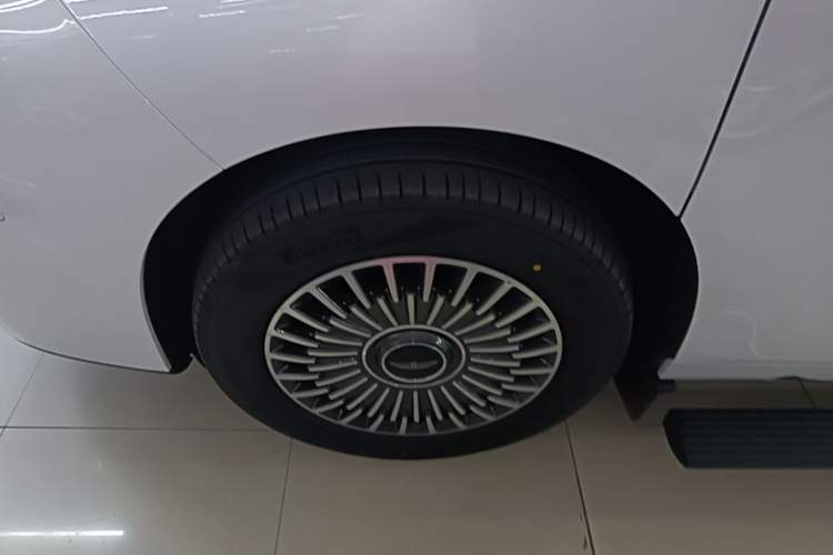 Used Geely Galaxy V900 2026 Model 1220 Four-Wheel Drive Max Edition Left Front Wheel Hub