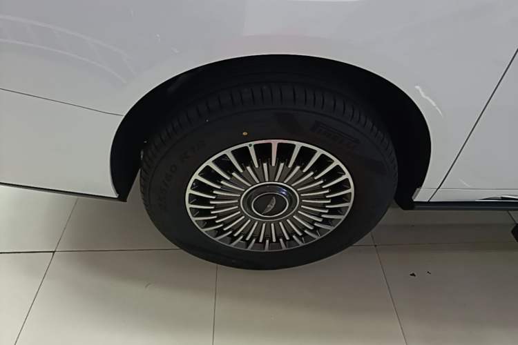 Used Geely Galaxy V900 2026 Model 1220 Four-Wheel Drive Max Edition Right Rear Wheel Hub