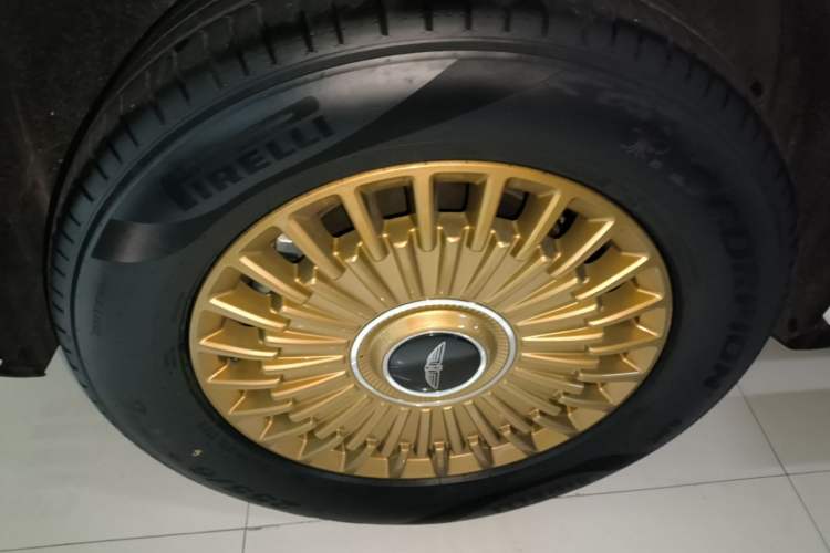 Used Geely Galaxy V900 2026 Model 1220 Four-Wheel Drive Max Edition Right Rear Wheel Hub