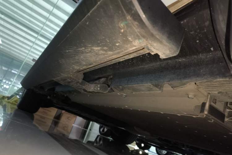 Used Geely Galaxy V900 2026 Model 1220 Four-Wheel Drive Max Edition Right Side Sill