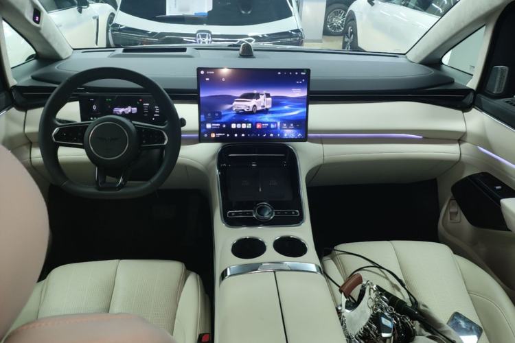 Used Geely Galaxy V900 2026 Model Jin Hui Collection Edition Center Console