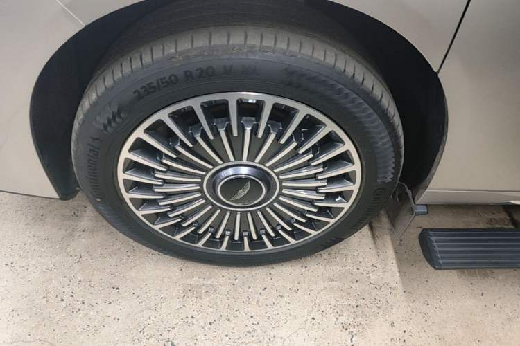 Used Geely Galaxy V900 2026 Model Jin Hui Collection Edition Left Front Wheel Hub