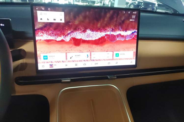 Used Geely Galaxy Xingjian 7 EM-i 2025 120km Launch+ Version Audio And AC Panel