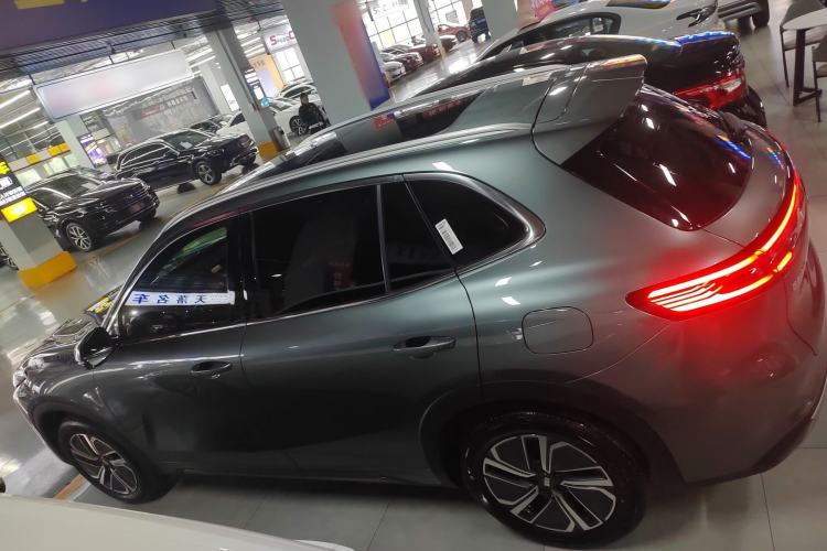 Used Geely Galaxy Xingjian 7 EM-i 2025 120km Launch+ Version Exterior 3