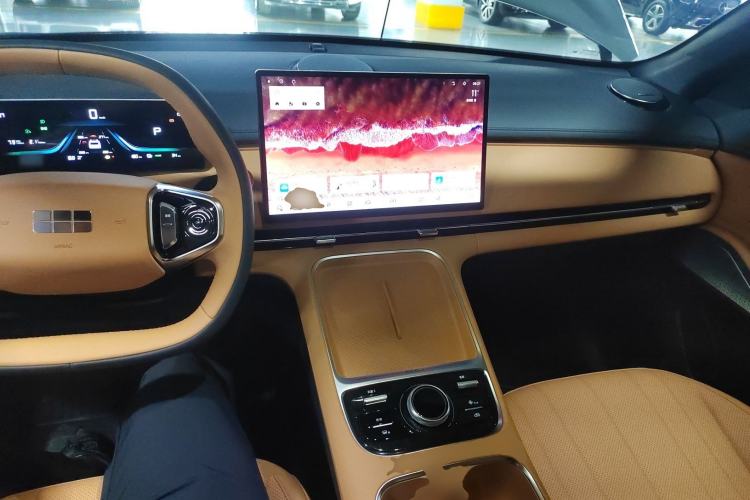 Used Geely Galaxy Xingjian 7 EM-i 2025 120km Launch+ Version Interior 2