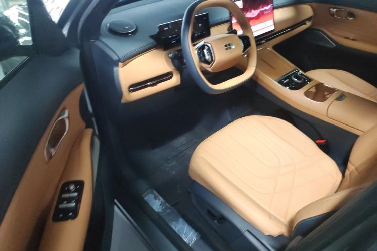 Used Geely Galaxy Xingjian 7 EM-i 2025 120km Launch+ Version Interior 3